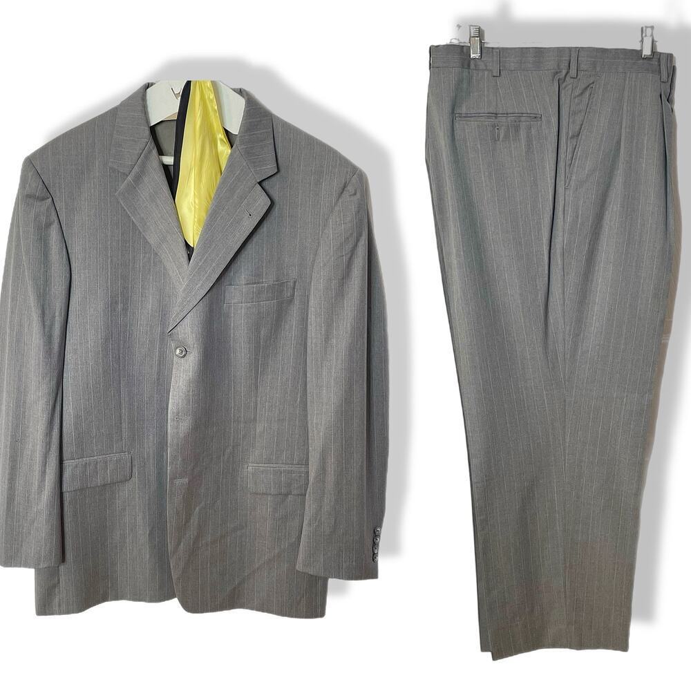 Burberry men's suit gray pinstripe wool 46L coat/38 pants